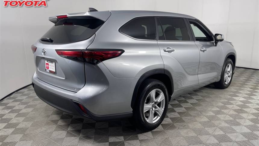 2023 toyota highlander le