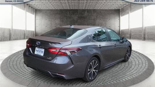 2020 toyota camry hybrid se