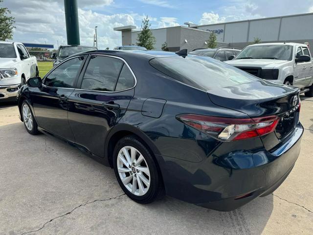 2021 toyota camry le