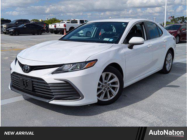 2022 toyota camry le