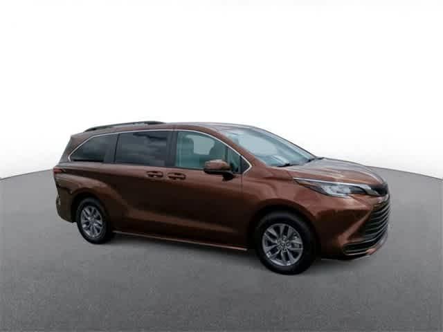 2022 toyota sienna le