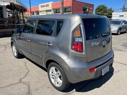 2011 kia soul +
