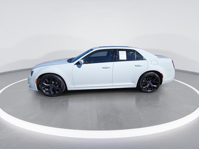 2022 chrysler 300 touring