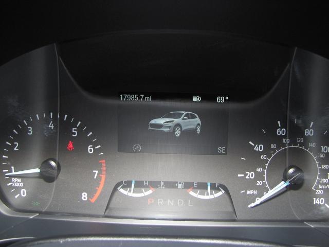2022 ford escape se