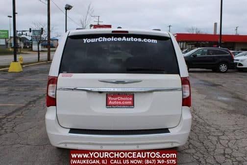 2011 chrysler town & country touring-l in waukegan, illinois