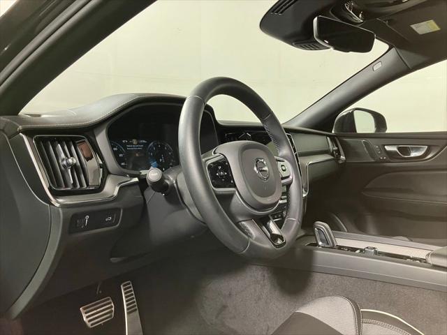 2022 volvo s60 b5 r-design