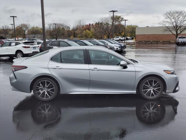 2021 toyota camry se