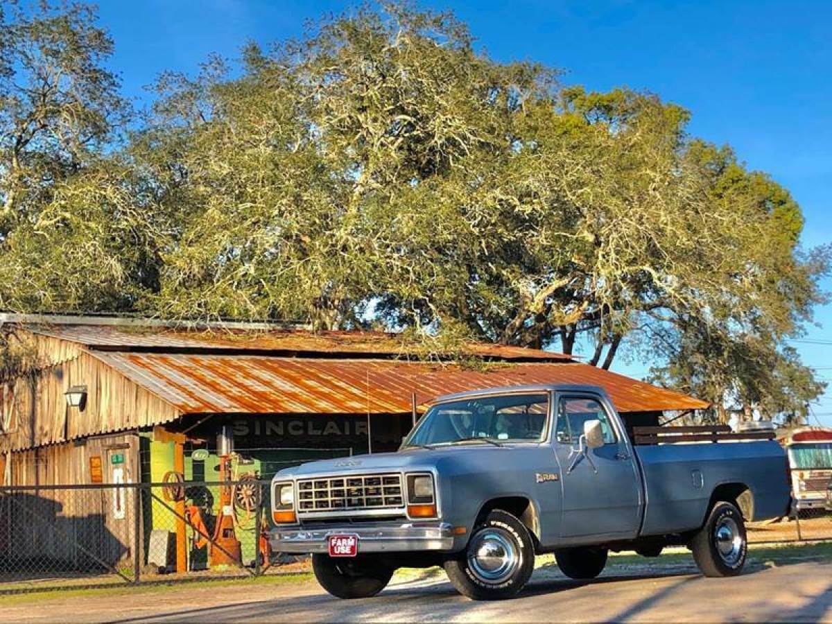 1985 dodge ram 150 2dr standard cab lb 2-door v-8 (original/unrestored)