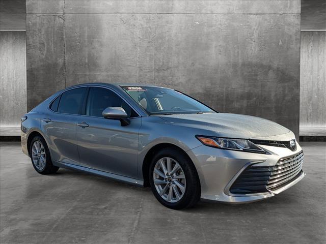 2022 toyota camry le