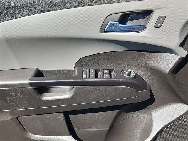 2020 chevrolet sonic fwd sedan lt