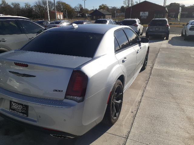 2023 chrysler 300 touring