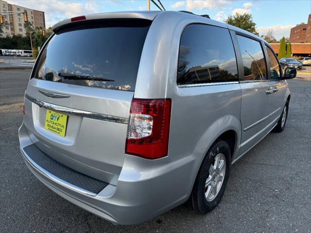 2012 chrysler town & country touring