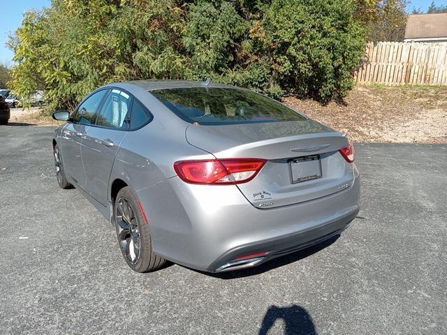 2015 chrysler 200 s