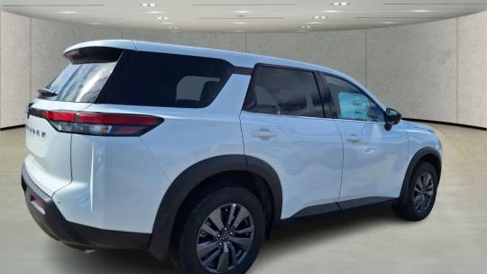 2024 Nissan Pathfinder s