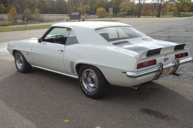 white chevrolet camaro with 60,556 miles available now!