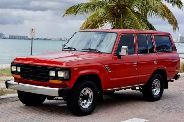 1990 toyota land cruiser 4dr 4wd suv 188,983 miles red suv 4.0l i6 one of a kind