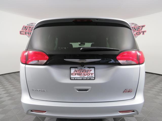 2023 chrysler voyager lx