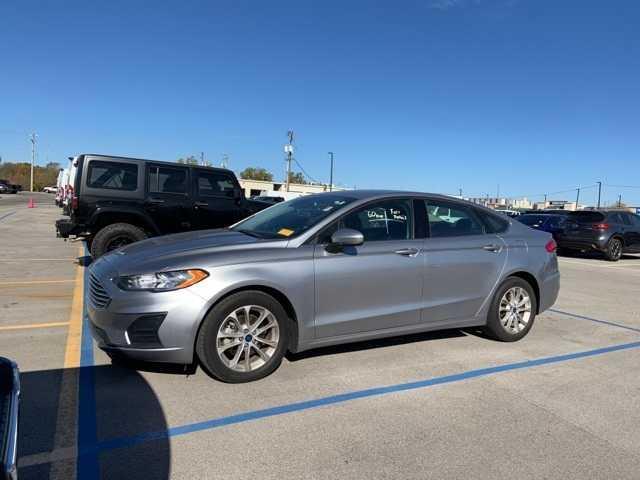 2020 ford fusion se