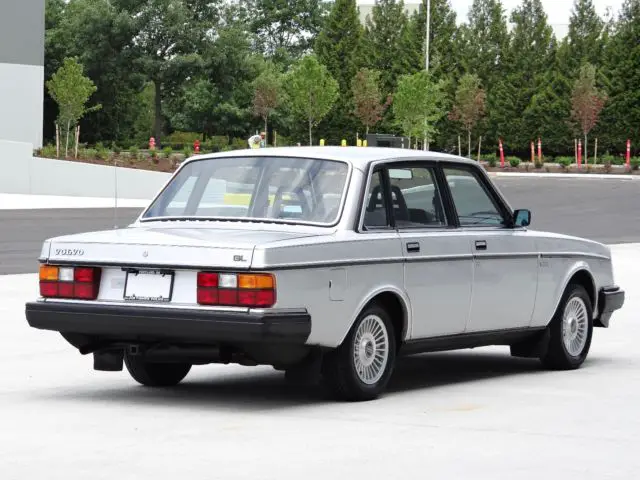 1984 volvo 240 gl sedan 4d (122,000 miles) (originally owned by nike inc.)