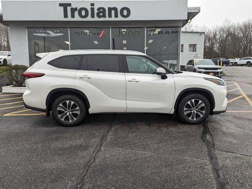 2021 toyota highlander xle in colchester, connecticut