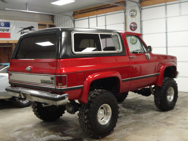 nicely restored lifted 1985 k5 blazer,crate 350,th400,38's evrything new or rblt