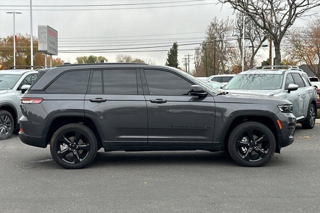 2023 jeep grand cherokee altitude
