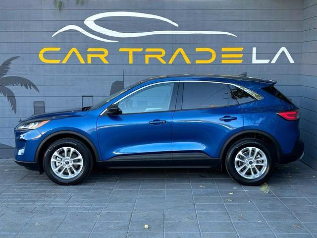 2022 ford escape se