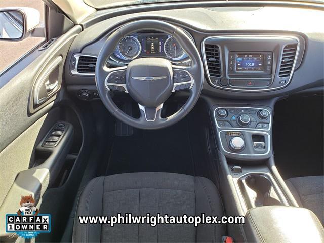 2017 chrysler 200 lx