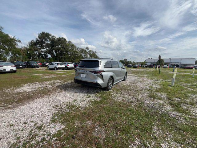 2023 toyota sienna xle 8 passenger