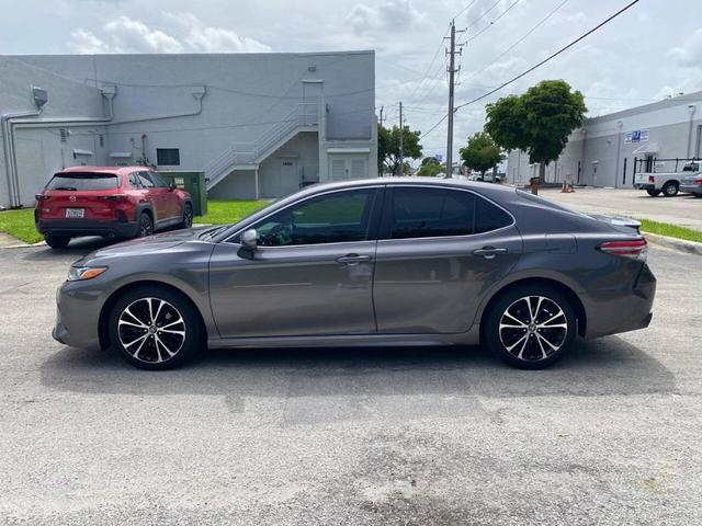 2018 toyota camry se