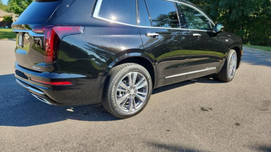 2025 Cadillac XT6 premium luxury