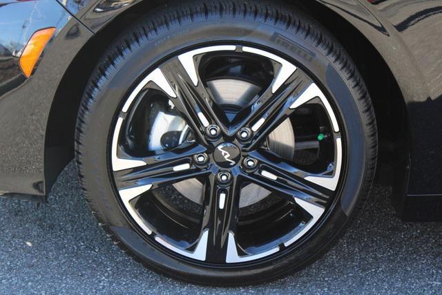 2022 kia k5 gt-line