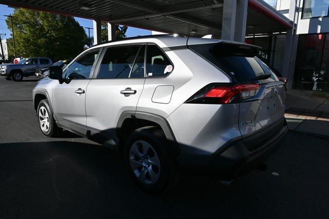 2021 toyota rav4 le