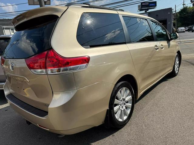 2013 toyota sienna le