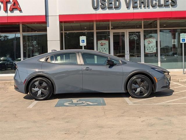 2023 toyota prius le