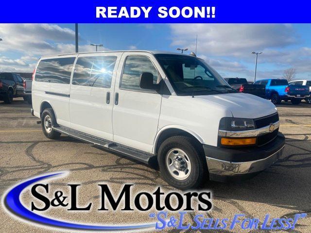 2019 chevrolet express 3500 lt