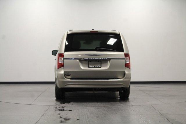 2013 chrysler town & country touring