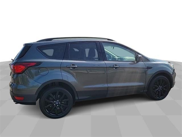 2019 ford escape se