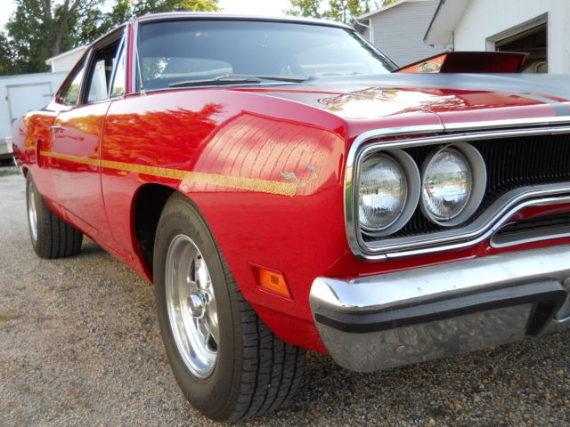 1970 plymouth road runner 2dr coupe 383 red with black & silver interior