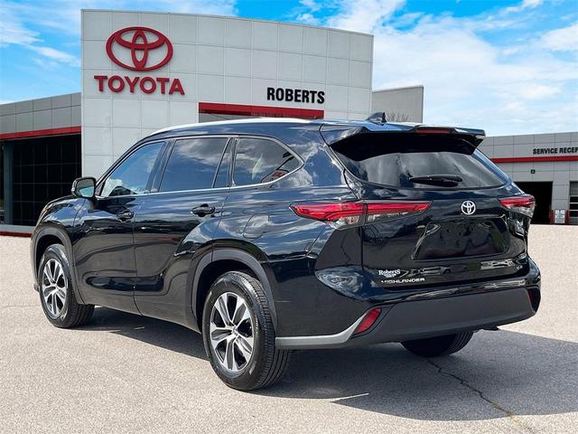 2022 toyota highlander xle