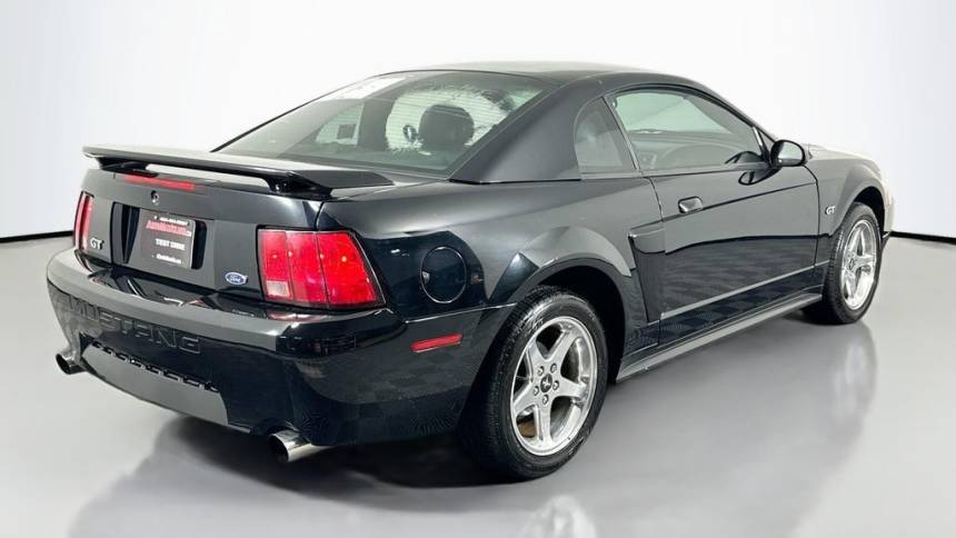 2003 ford mustang