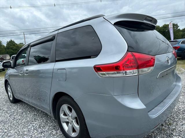 2011 toyota sienna le