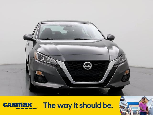 2020 nissan altima sv