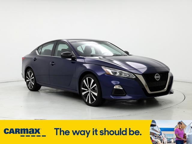 2022 nissan altima sr