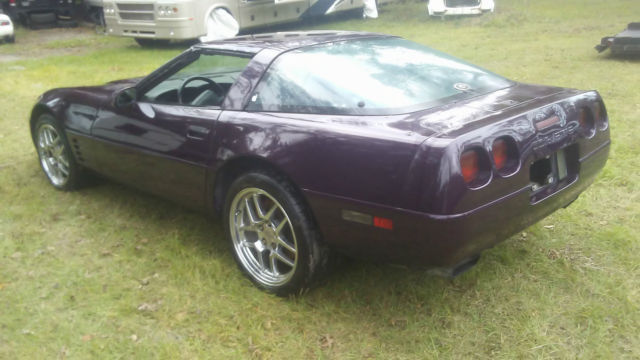 1994 corvette auto z06 chrome wheels, nice exterior needs tlc, runs but not well