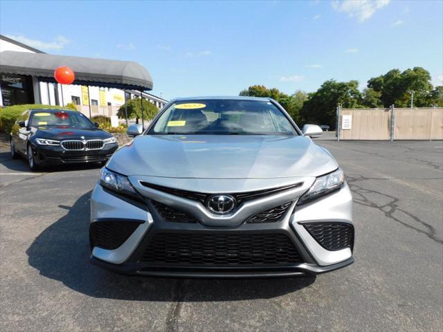 2022 toyota camry se