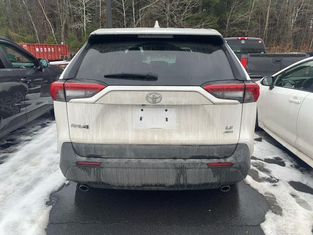 2022 toyota rav4 le