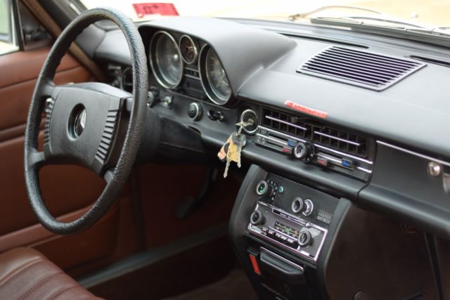 1975 mercedes benz 240-d (low mileage) (rare color)
