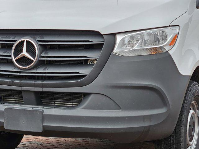 2023 mercedes-benz sprinter 2500 standard roof