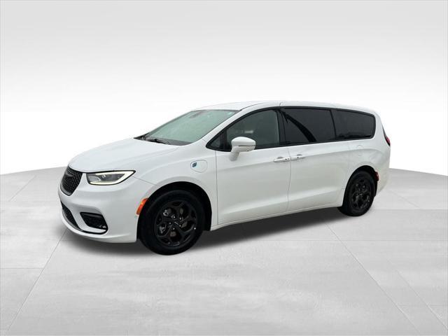 2022 chrysler pacifica hybrid touring l
